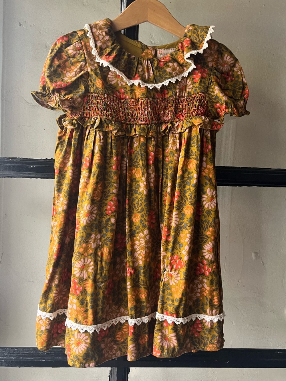 Beautiful Gillians Closet Golden Earthy Tones Floral Dress